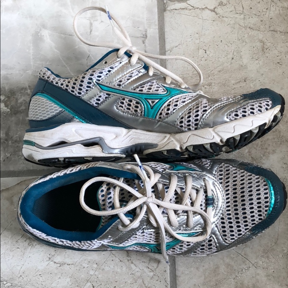 Women’s Mizuno Wave Rider 14 running shoe